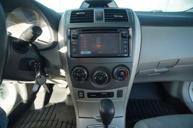 Used 2013 Toyota Corolla LE image 27