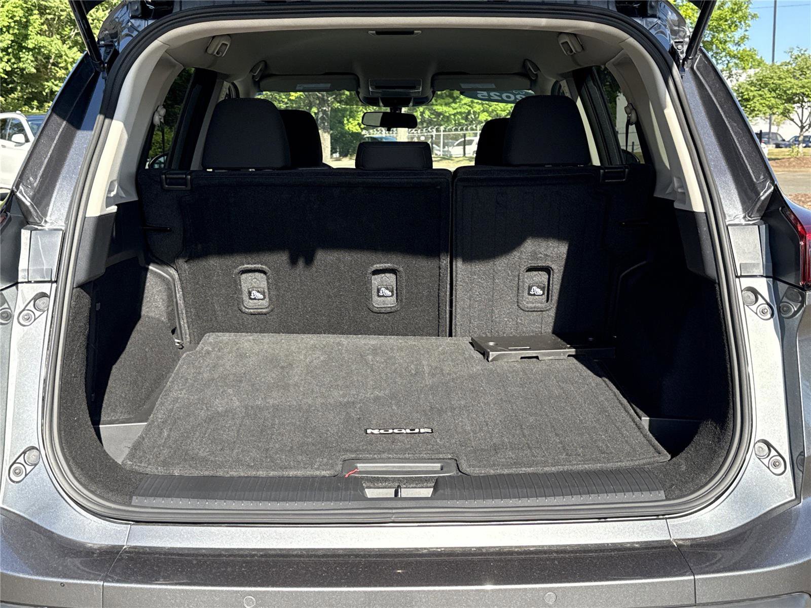 Used 2025 Nissan Rogue S FWD image 18