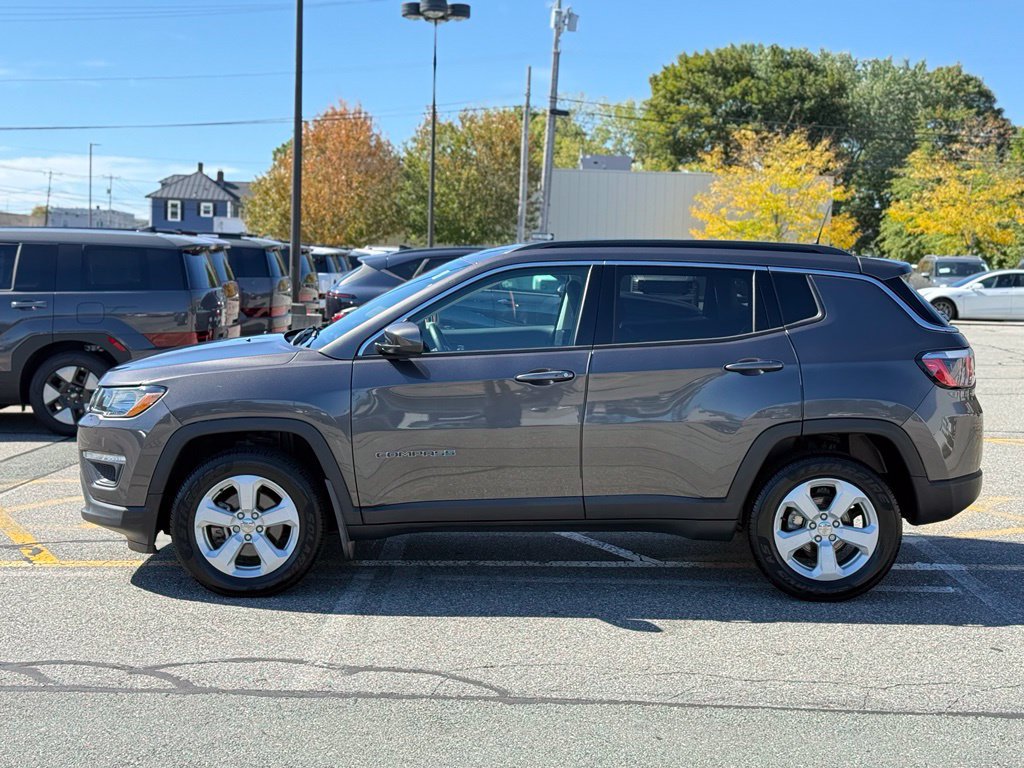 Used 2019 Jeep Compass Latitude w/ Popular Equipment Group AWD/4WD image 2