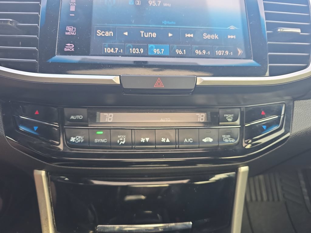 Used 2017 Honda Accord EX-L image 25