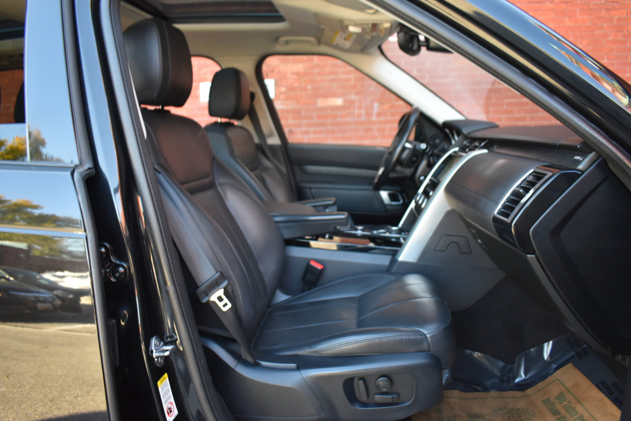 Used 2017 Land Rover Discovery HSE image 25