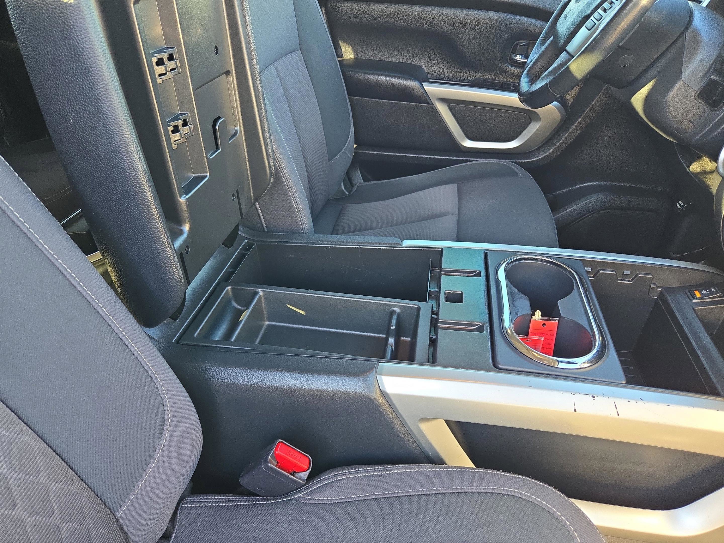 Used 2021 Nissan Titan SV w/ SV Convenience Package image 11