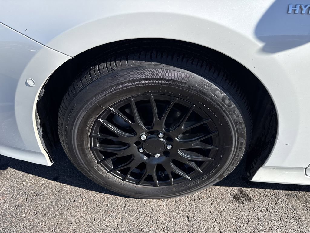 Used 2019 Toyota Prius LE FWD image 10