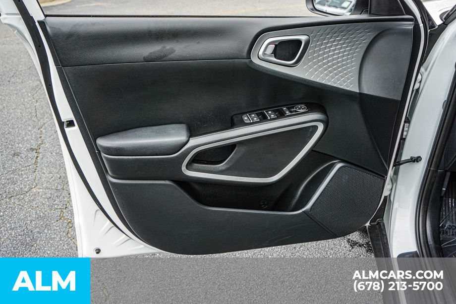 Used 2025 Kia Soul LX w/ LX Technology Package FWD image 45