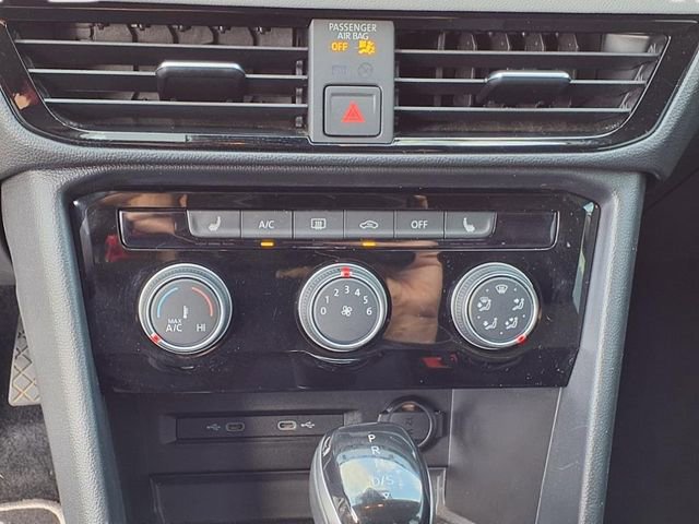 Used 2023 Volkswagen Taos SE w/ Black Wheel Package image 21