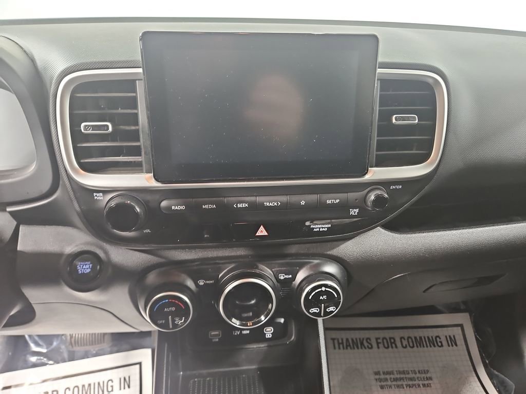 Used 2024 Hyundai Venue SEL image 19