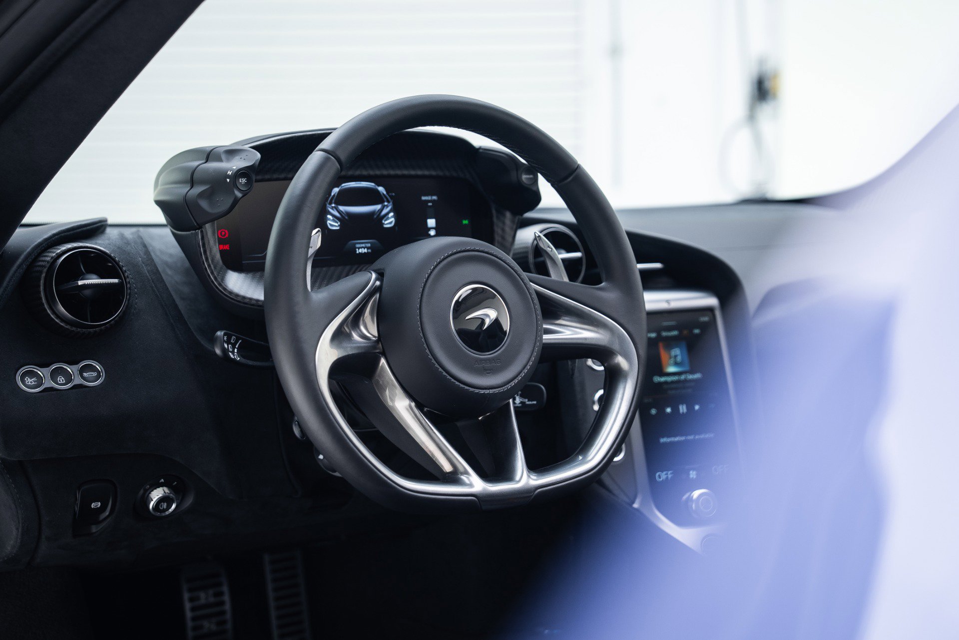 Used 2024 McLaren 750S Spider image 31