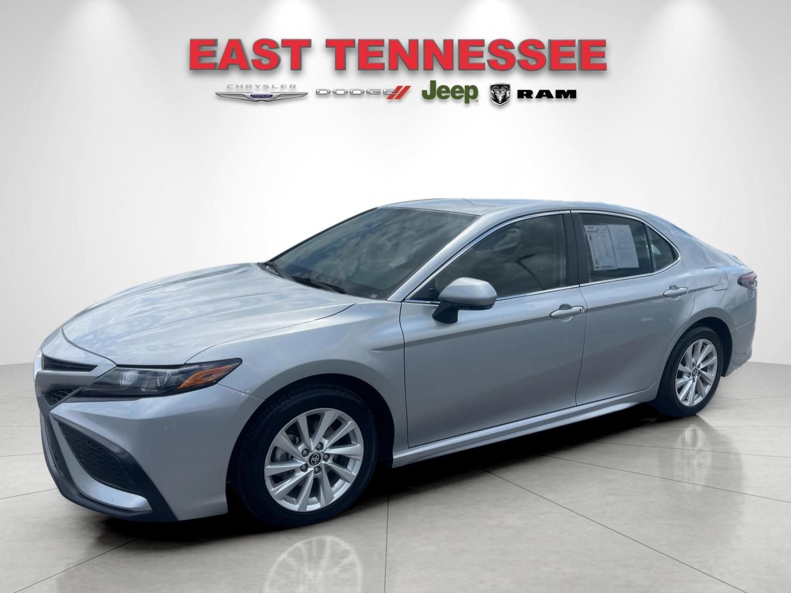 Used 2024 Toyota Camry SE FWD image 7