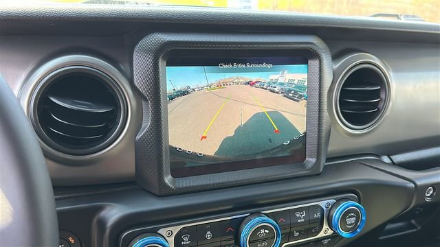 Used 2023 Jeep Wrangler Unlimited w/ Sun & Screen Package image 16