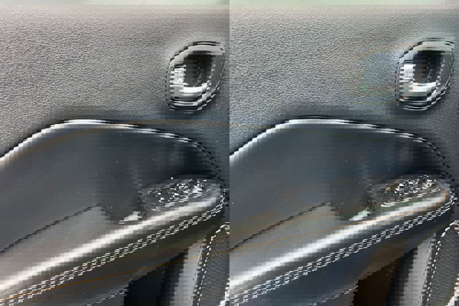 Used 2018 Jeep Compass Latitude w/ Popular Equipment Group image 12