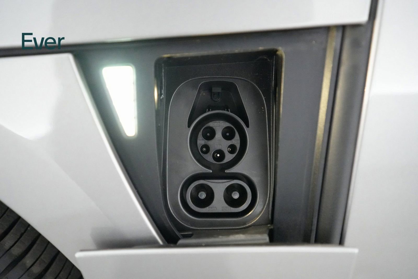 Used 2022 Lucid Air Grand Touring image 25