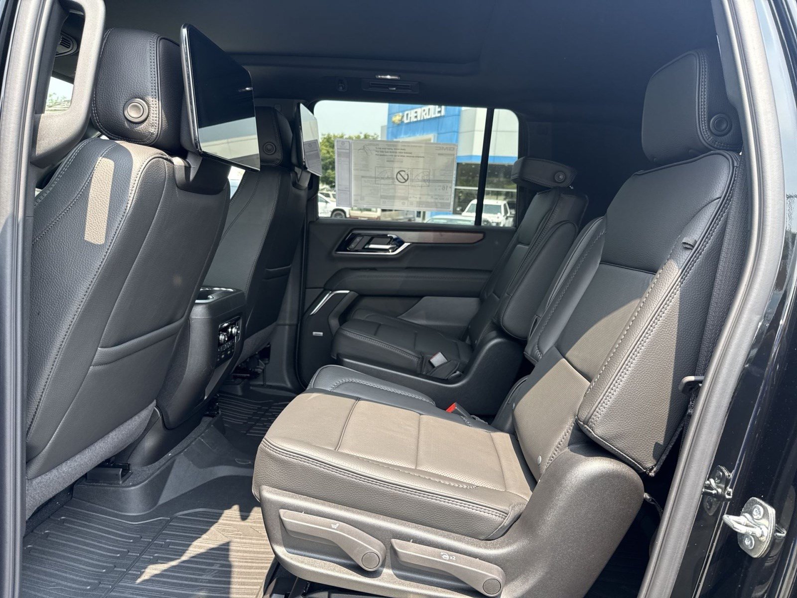New 2026 GMC Yukon XL Denali w/ Denali Reserve Package AWD/4WD image 20