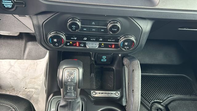 Used 2025 Ford Bronco Badlands image 21