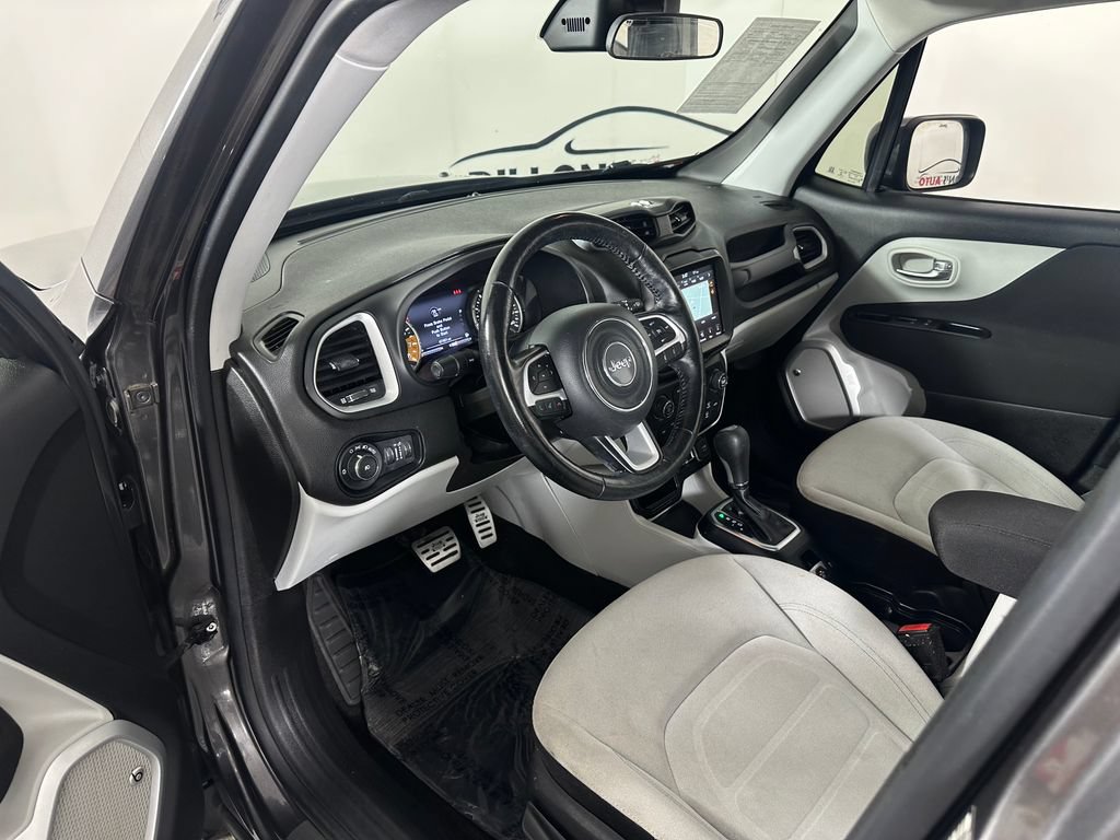 Used 2019 Jeep Renegade Latitude w/ UConnect 8.4 Nav Group FWD image 15