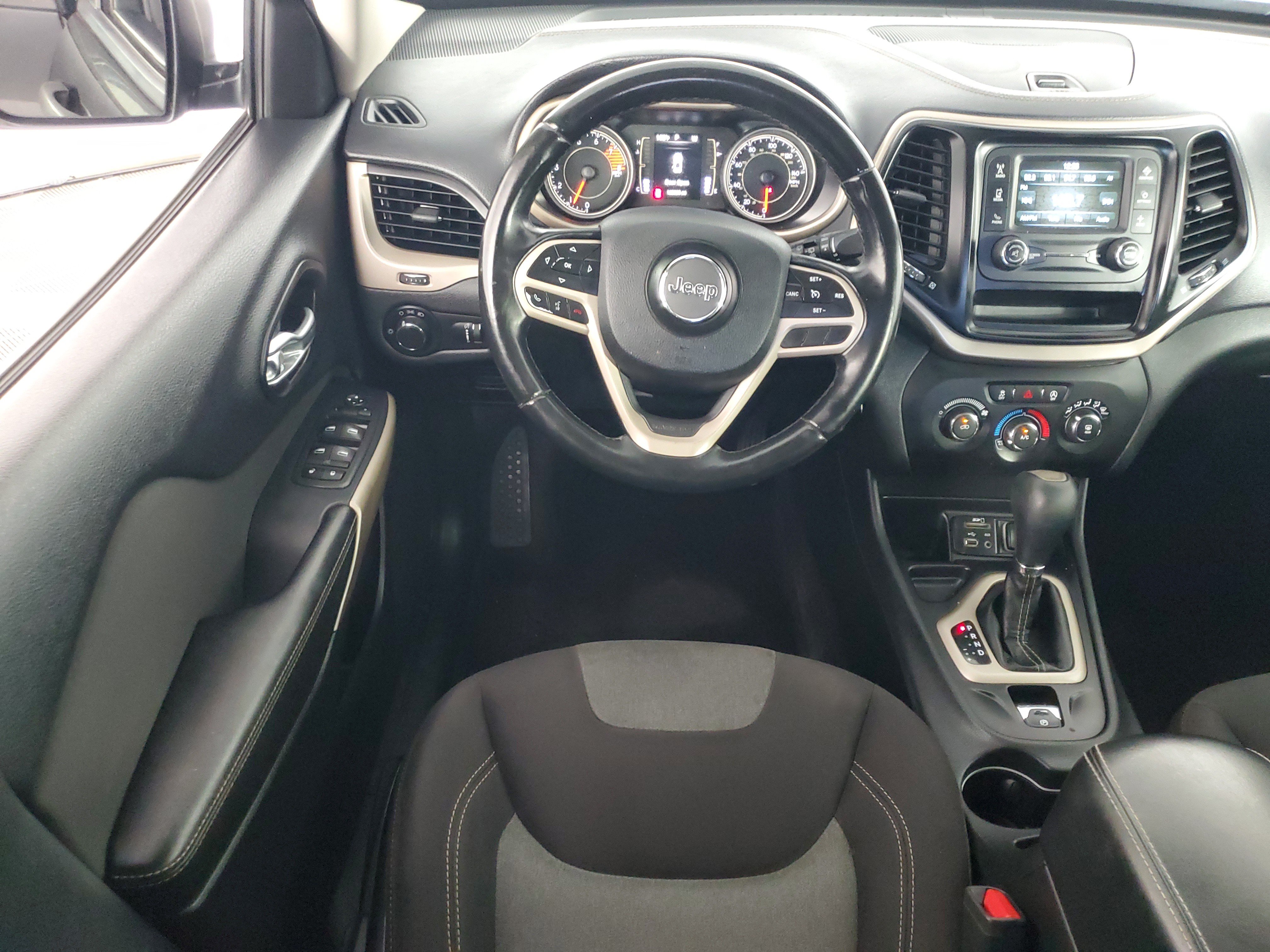 Used 2017 Jeep Cherokee Sport FWD image 14