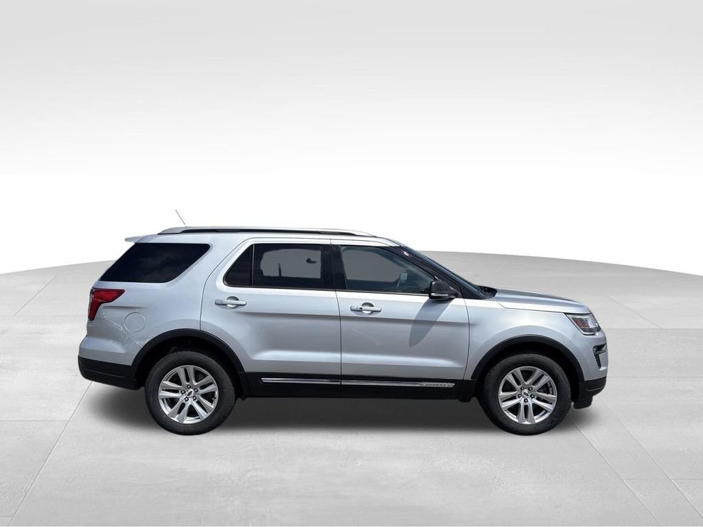 Used 2019 Ford Explorer XLT w/ Equipment Group 202A AWD/4WD image 5