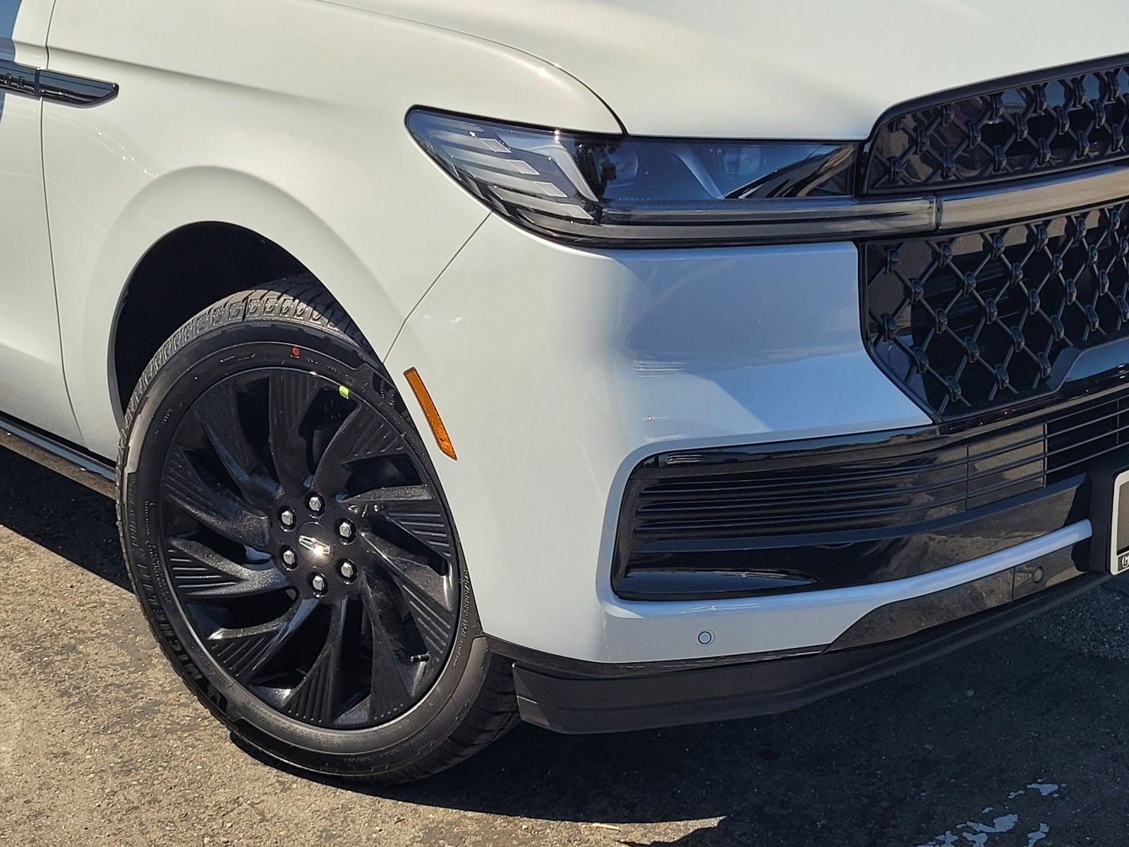 New 2026 Lincoln Navigator L Reserve AWD/4WD image 6