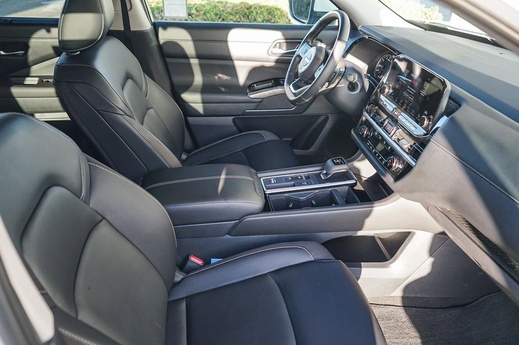 Used 2024 Nissan Pathfinder SL image 15