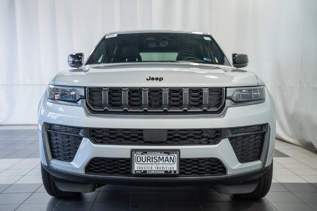New 2026 Jeep Grand Cherokee Altitude AWD/4WD image 2