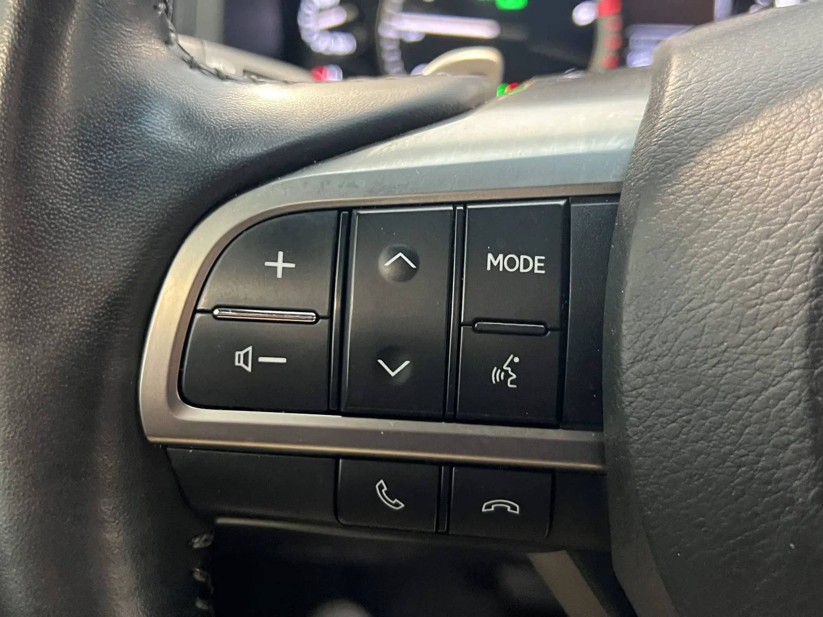 Used 2021 Lexus LX 570 4WD w/ Sport Package image 46