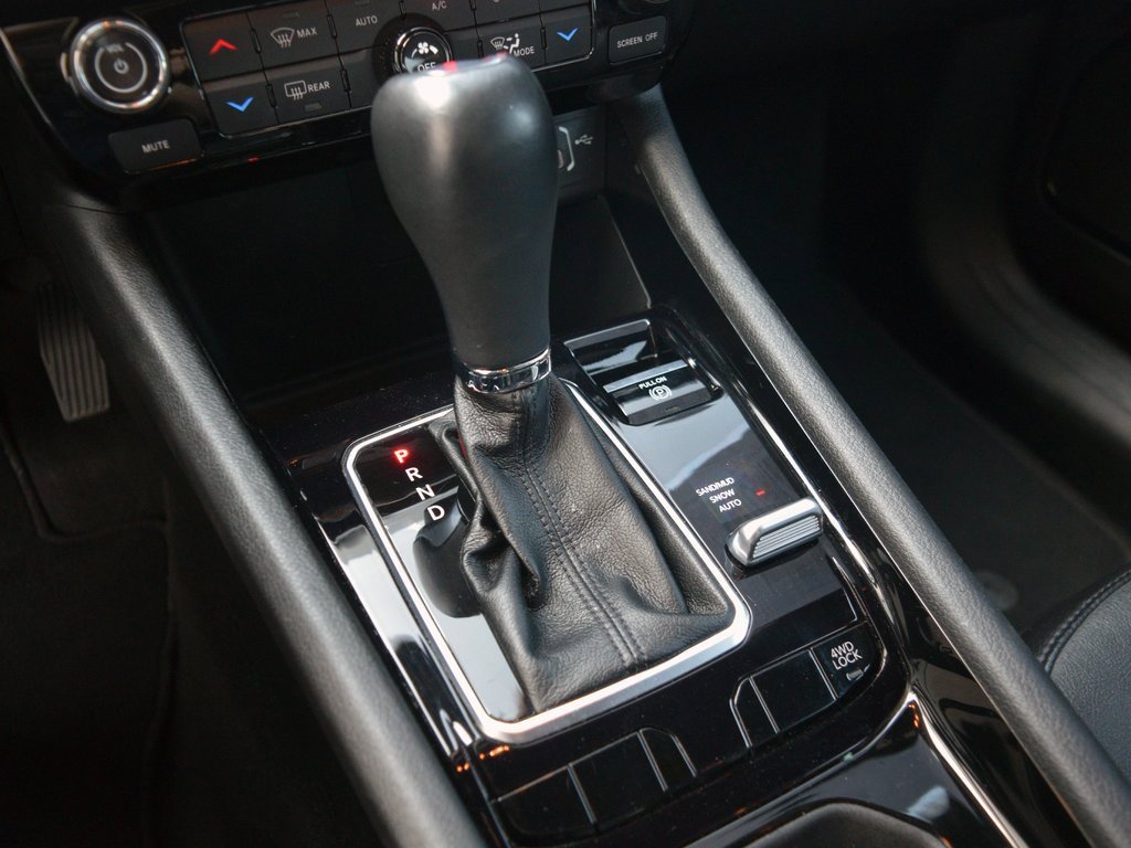 Used 2023 Jeep Compass Limited image 16