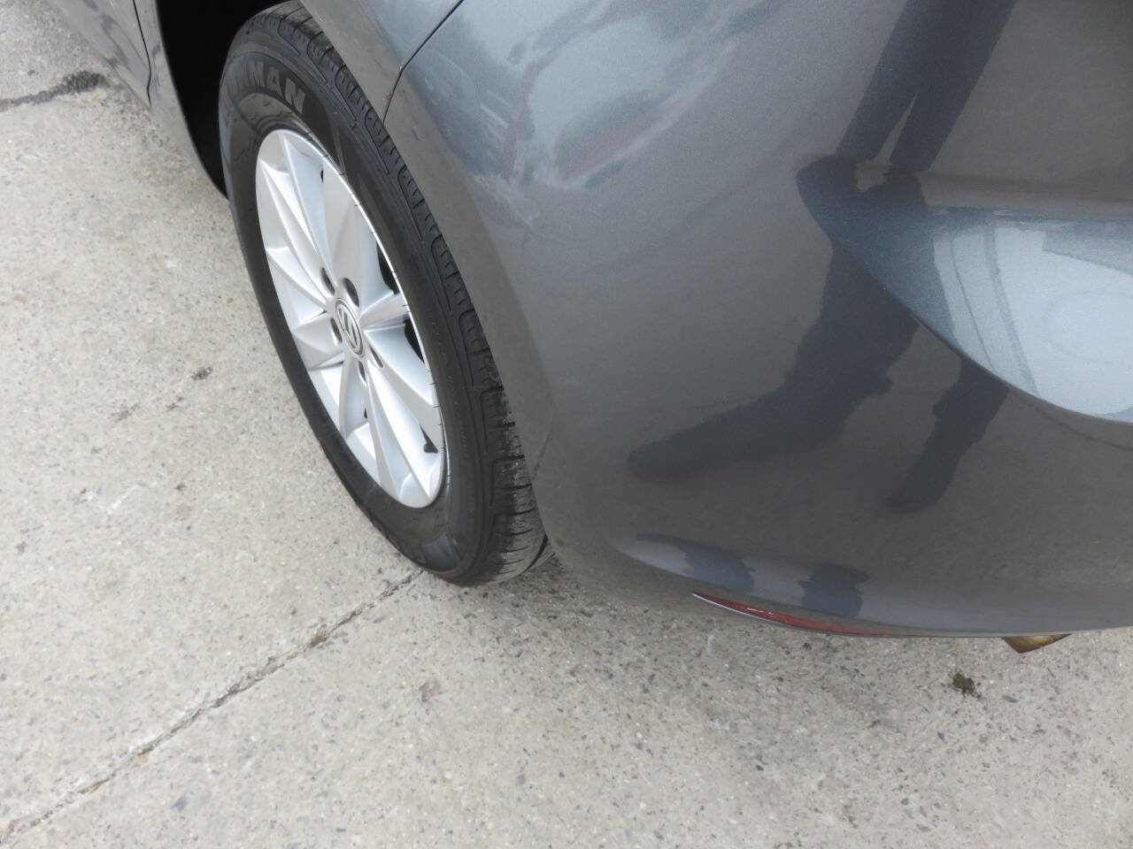 Used 2015 Volkswagen Golf S image 33