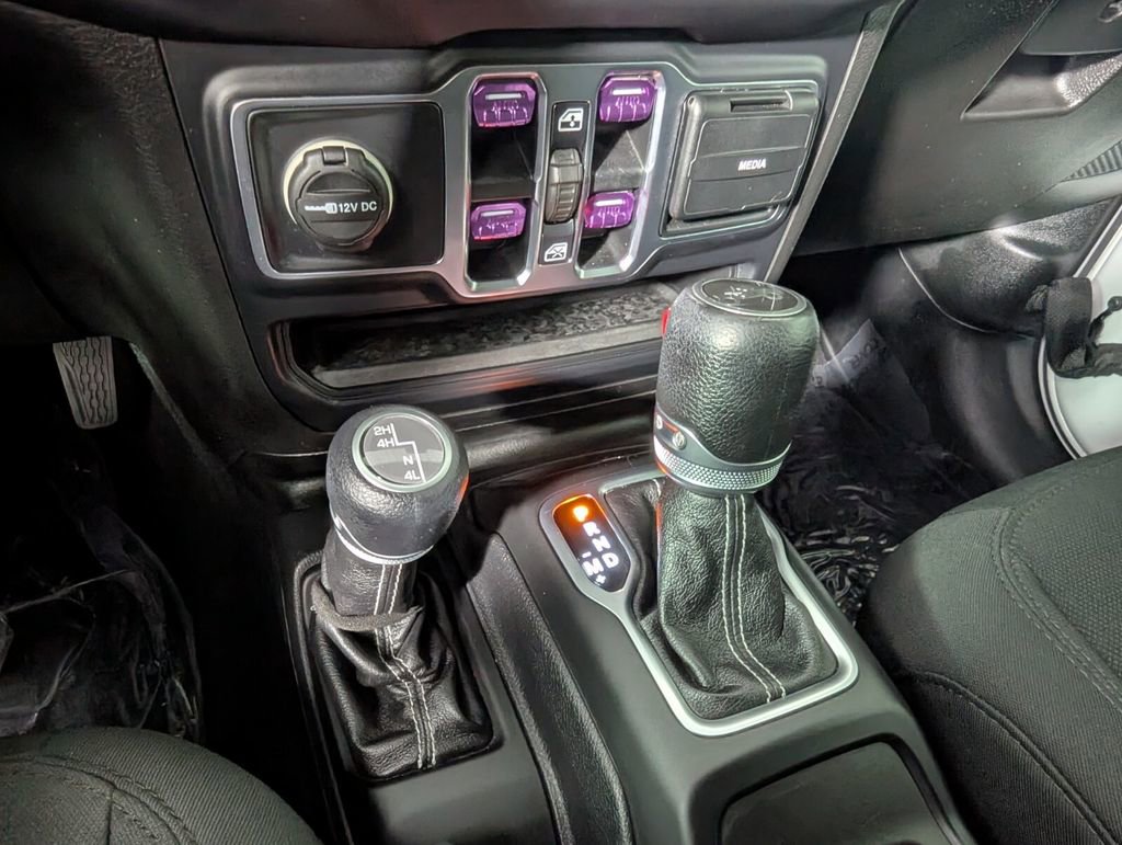 Used 2019 Jeep Wrangler Unlimited Sahara AWD/4WD image 23
