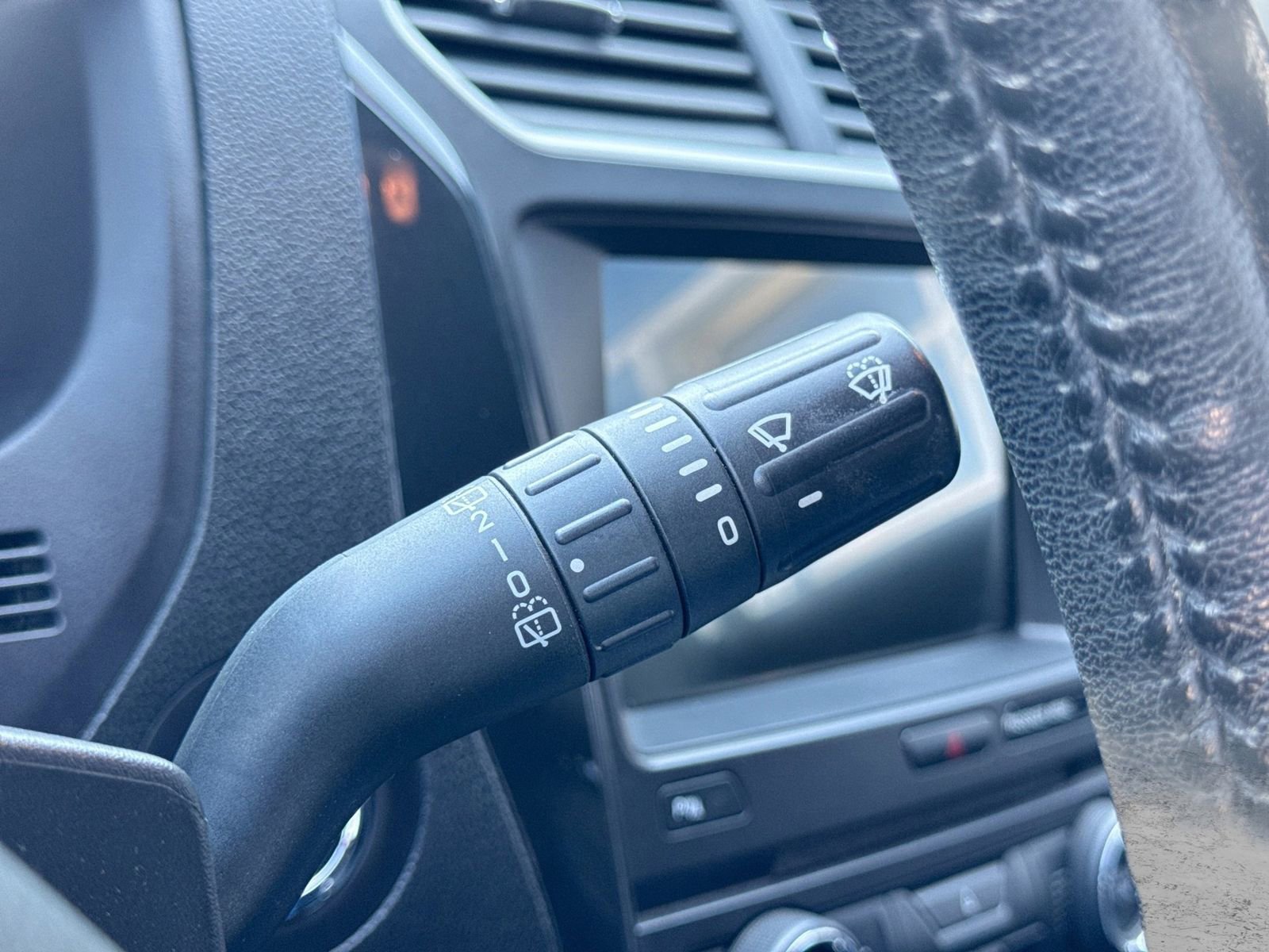 Used 2017 Ford Explorer XLT w/ Equipment Group 202A image 30