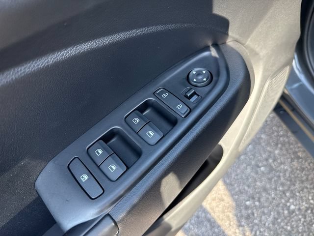 Used 2025 Hyundai Venue Limited FWD image 11