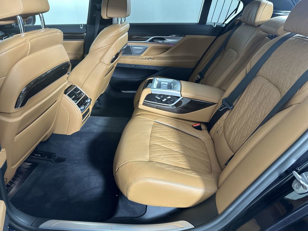 Used 2022 BMW 740i xDrive w/ Luxury Rear Seating Package image 27