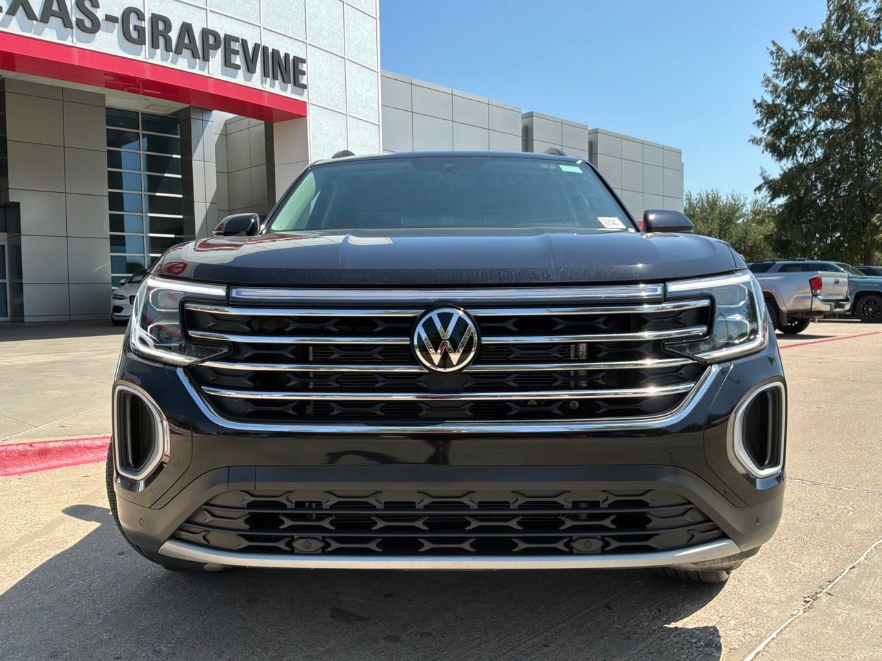 Used 2026 Volkswagen Atlas SE FWD image 3