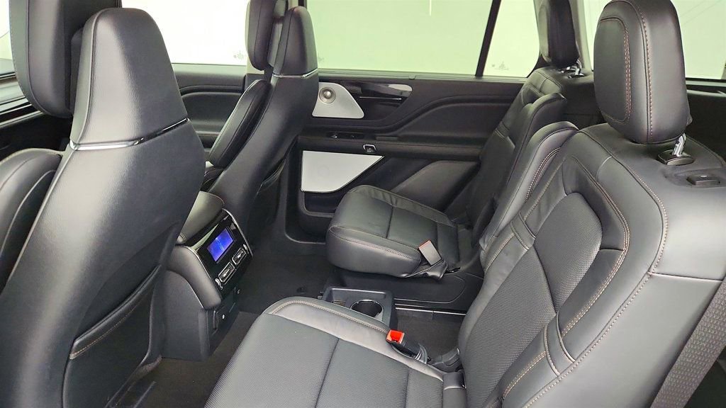 Used 2025 Lincoln Aviator Reserve w/ Equipment Group 201A image 21
