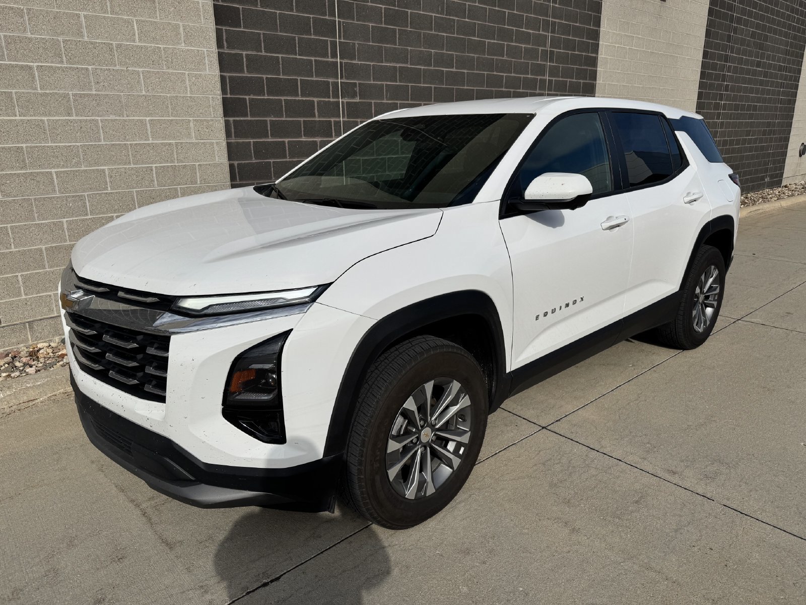 Used 2026 Chevrolet Equinox LT w/ Convenience Package II FWD image 1