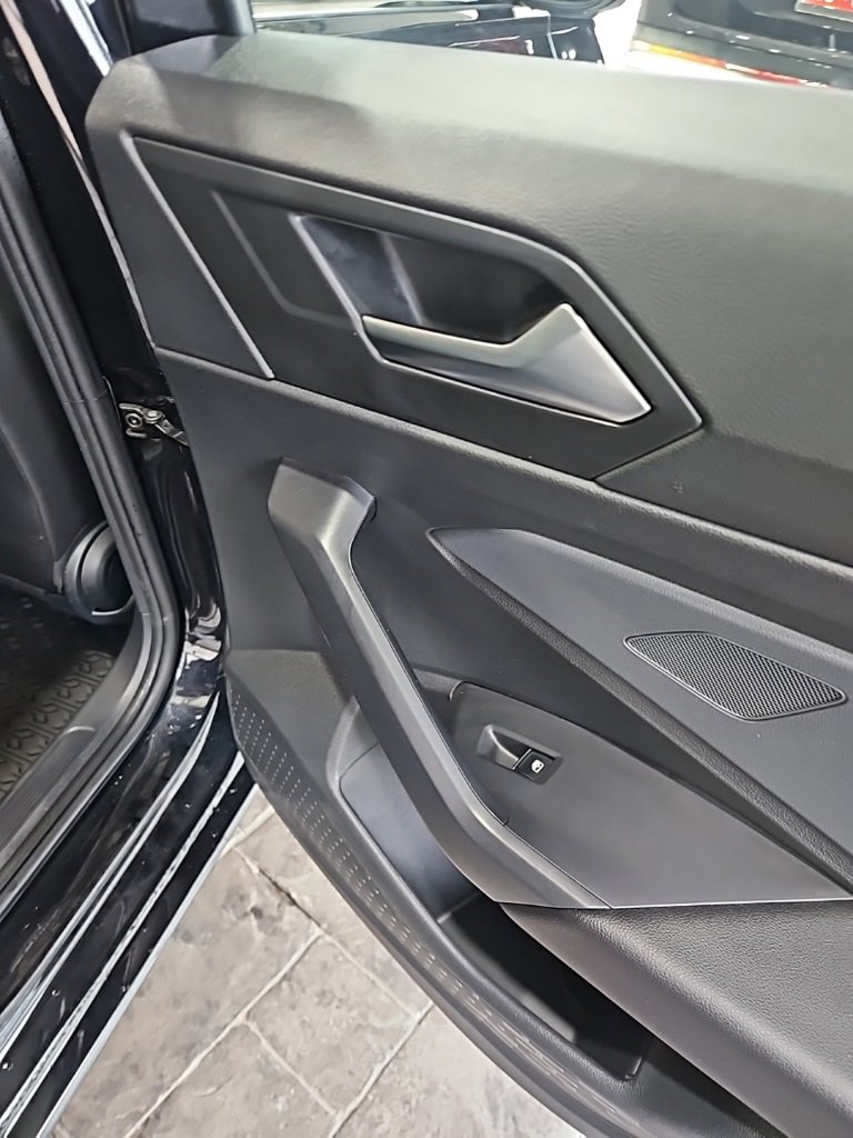 Used 2025 Volkswagen Jetta SEL image 16