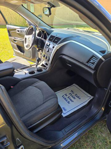 Used 2011 Chevrolet Traverse LT image 13