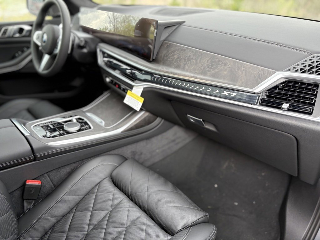 Used 2026 BMW X7 xDrive40i w/ M Sport Package image 26