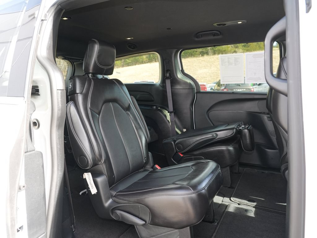 Used 2025 Chrysler Pacifica Select FWD image 26
