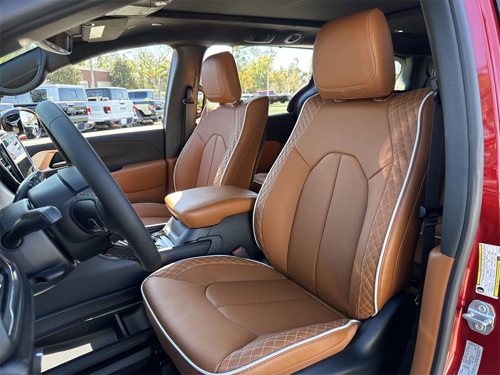 New 2026 Chrysler Pacifica Pinnacle image 11
