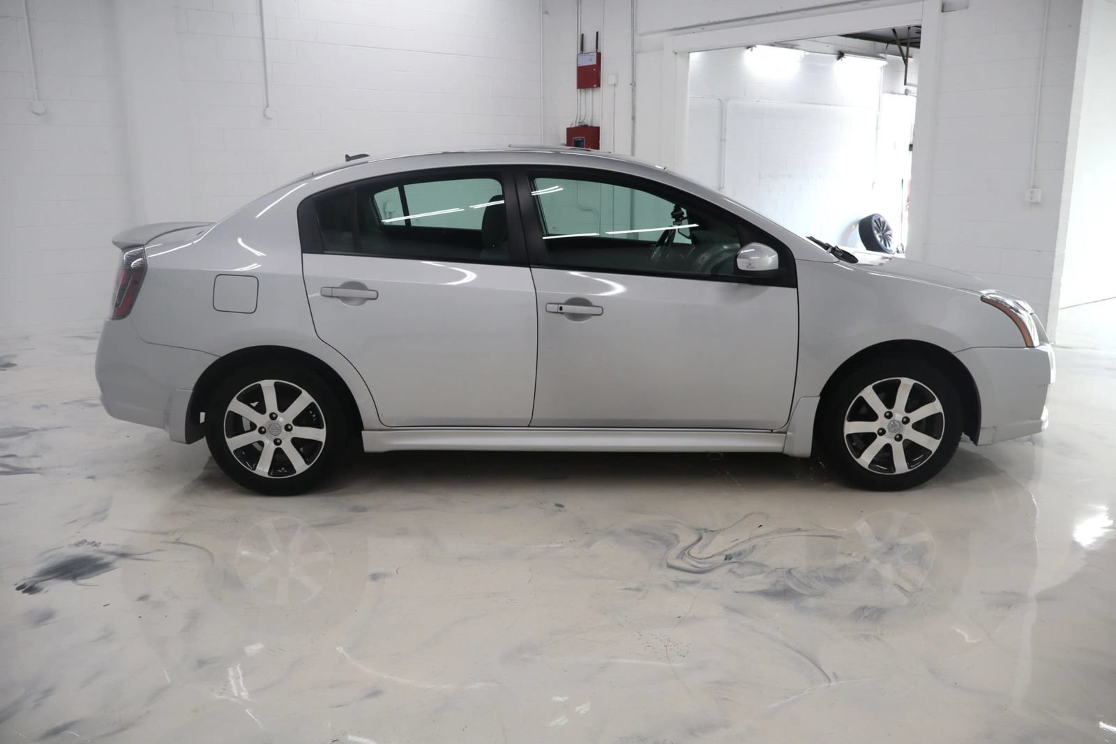 Used 2012 Nissan Sentra 2.0 SR w/ Special Edition Pkg FWD image 9