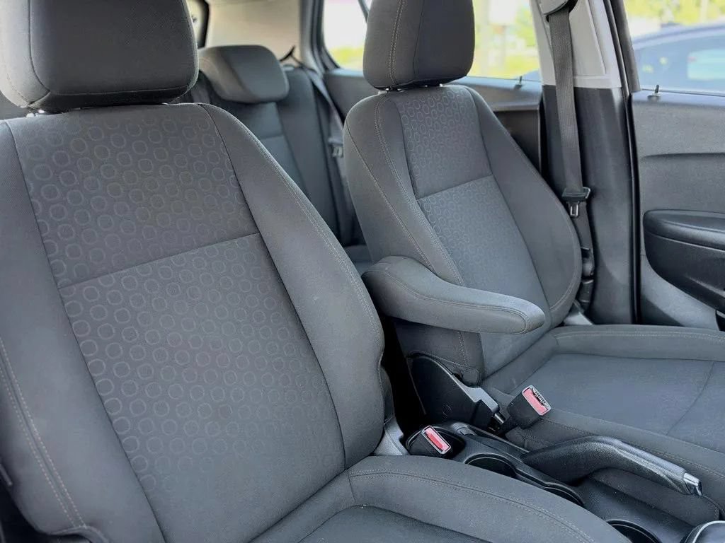 Used 2020 Chevrolet Trax LS FWD image 12