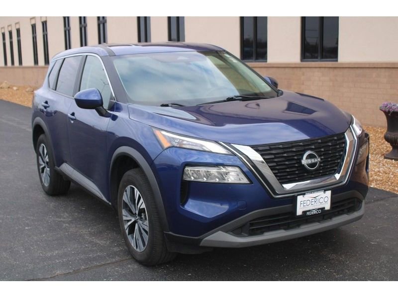 Used 2023 Nissan Rogue SV image 2