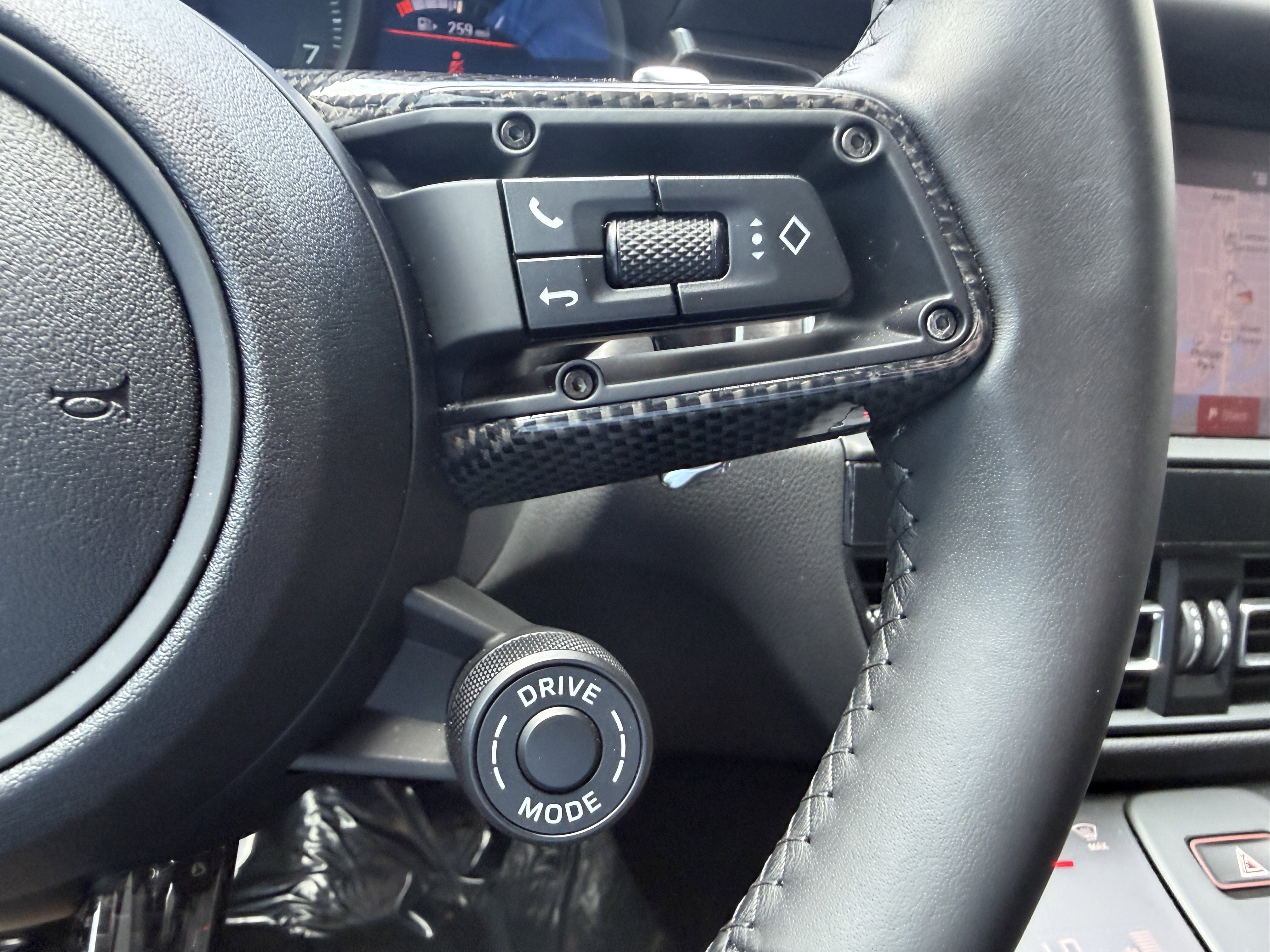 Certified 2025 Porsche Macan GTS AWD/4WD image 34