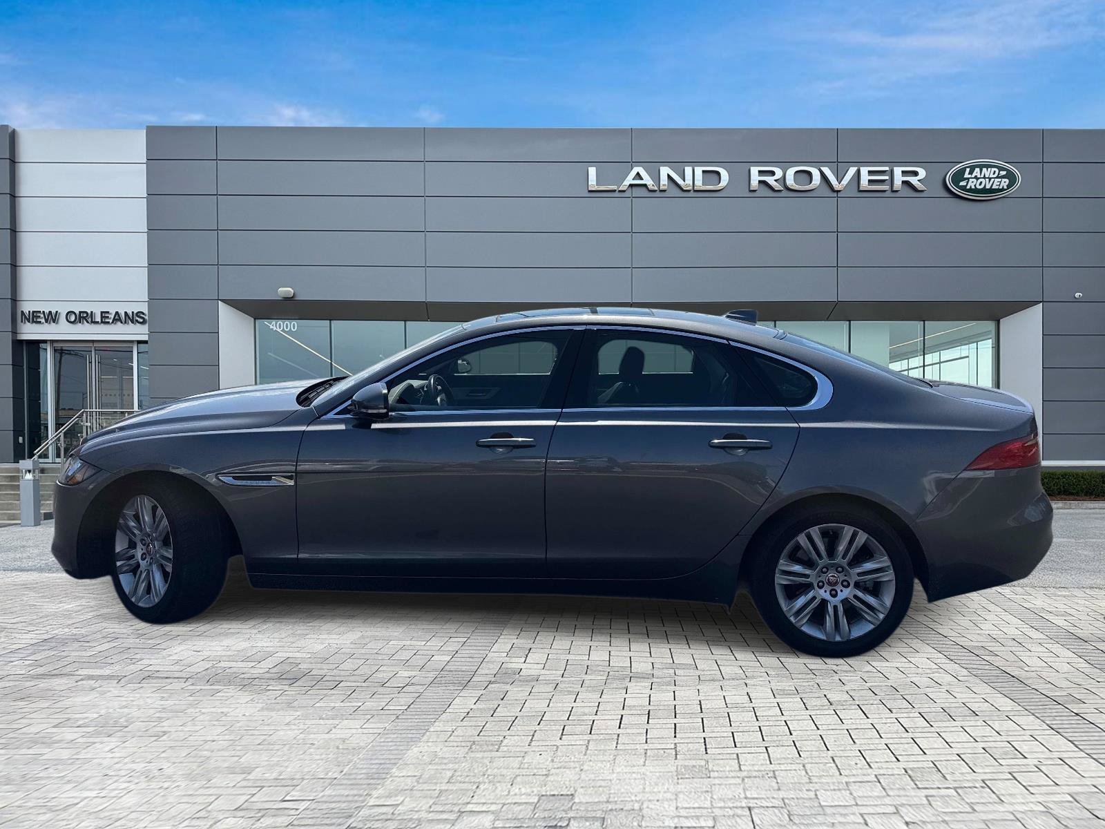 Used 2017 Jaguar XF Premium RWD image 2