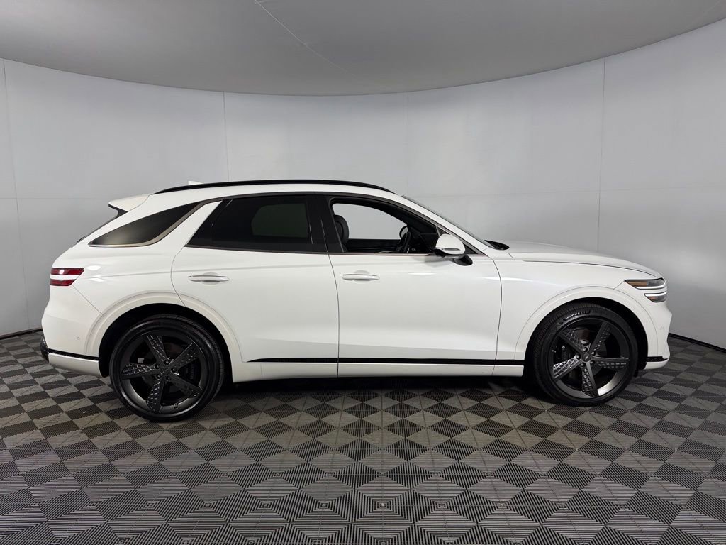 Used 2025 Genesis GV70 2.5T Sport Prestige w/ Sport Prestige Package AWD/4WD image 4