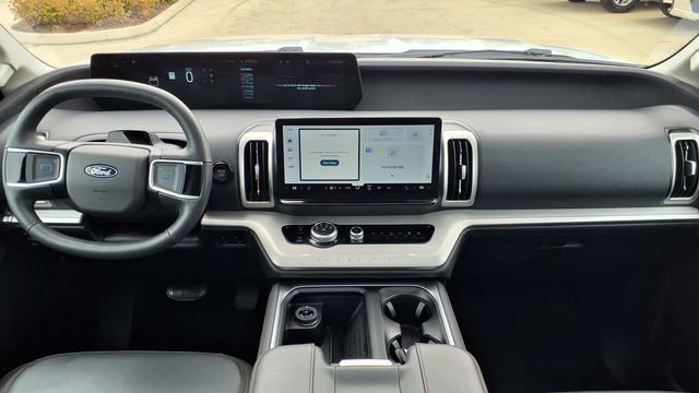 Used 2025 Ford Expedition Active image 27
