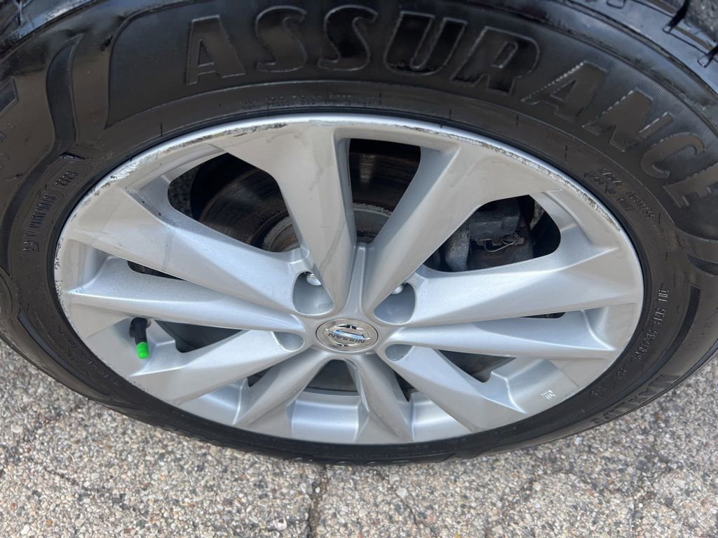 Used 2017 Nissan Rogue Sport SV w/ SV All-Weather Package AWD/4WD image 40