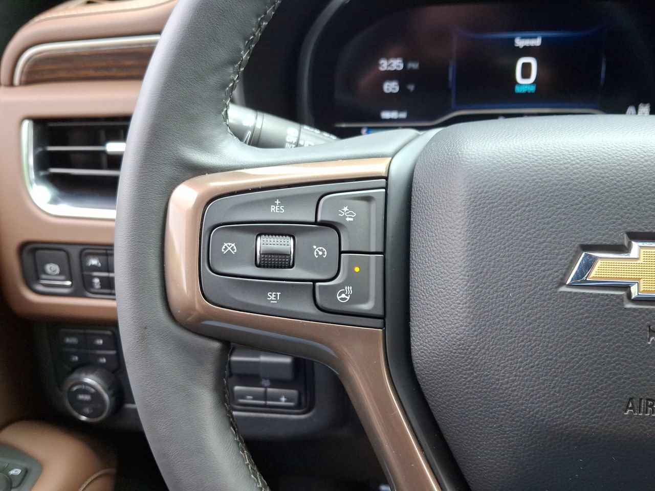 Used 2024 Chevrolet Suburban High Country AWD/4WD image 17
