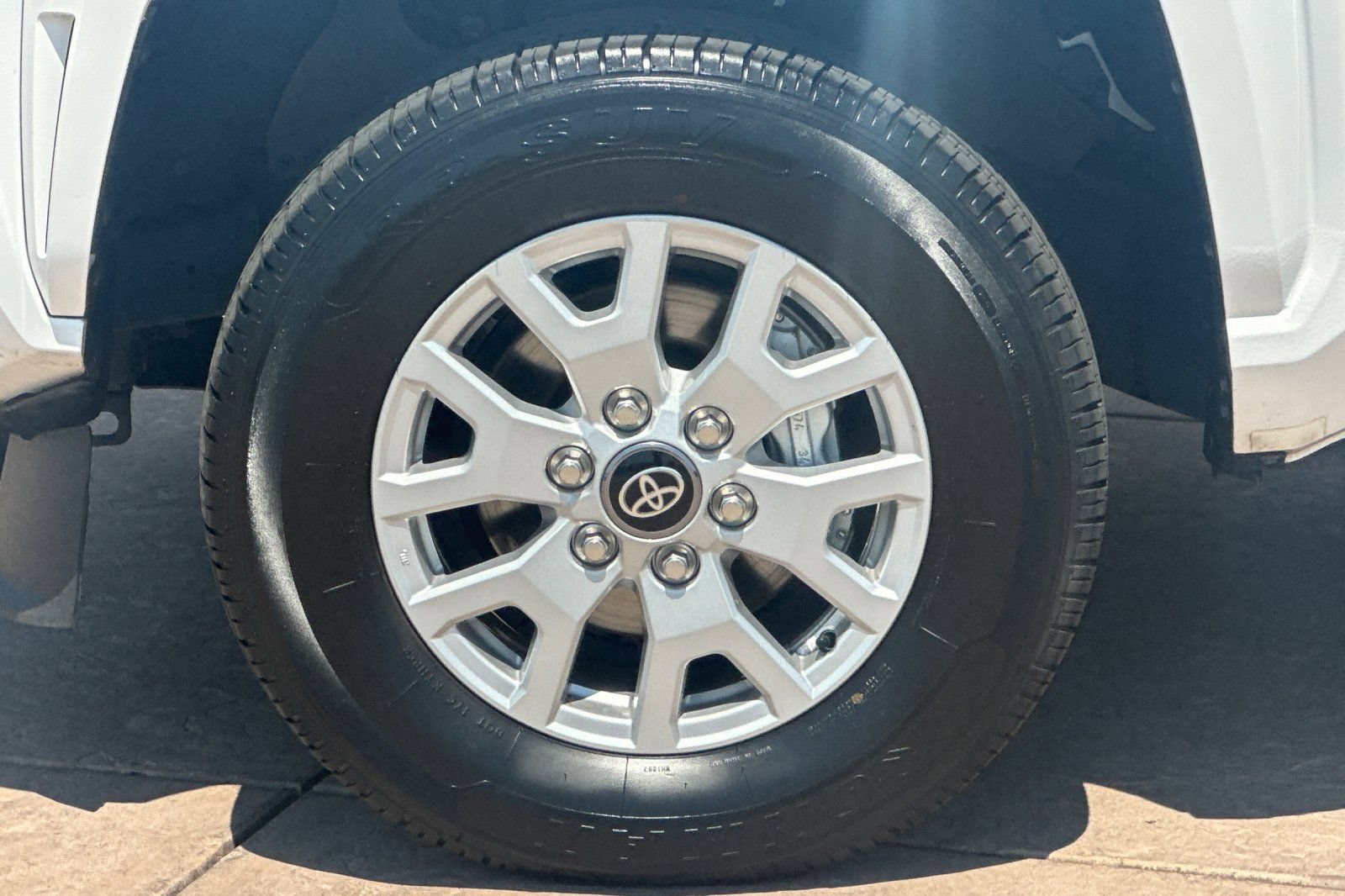 Certified 2025 Toyota Tacoma SR5 AWD/4WD image 31