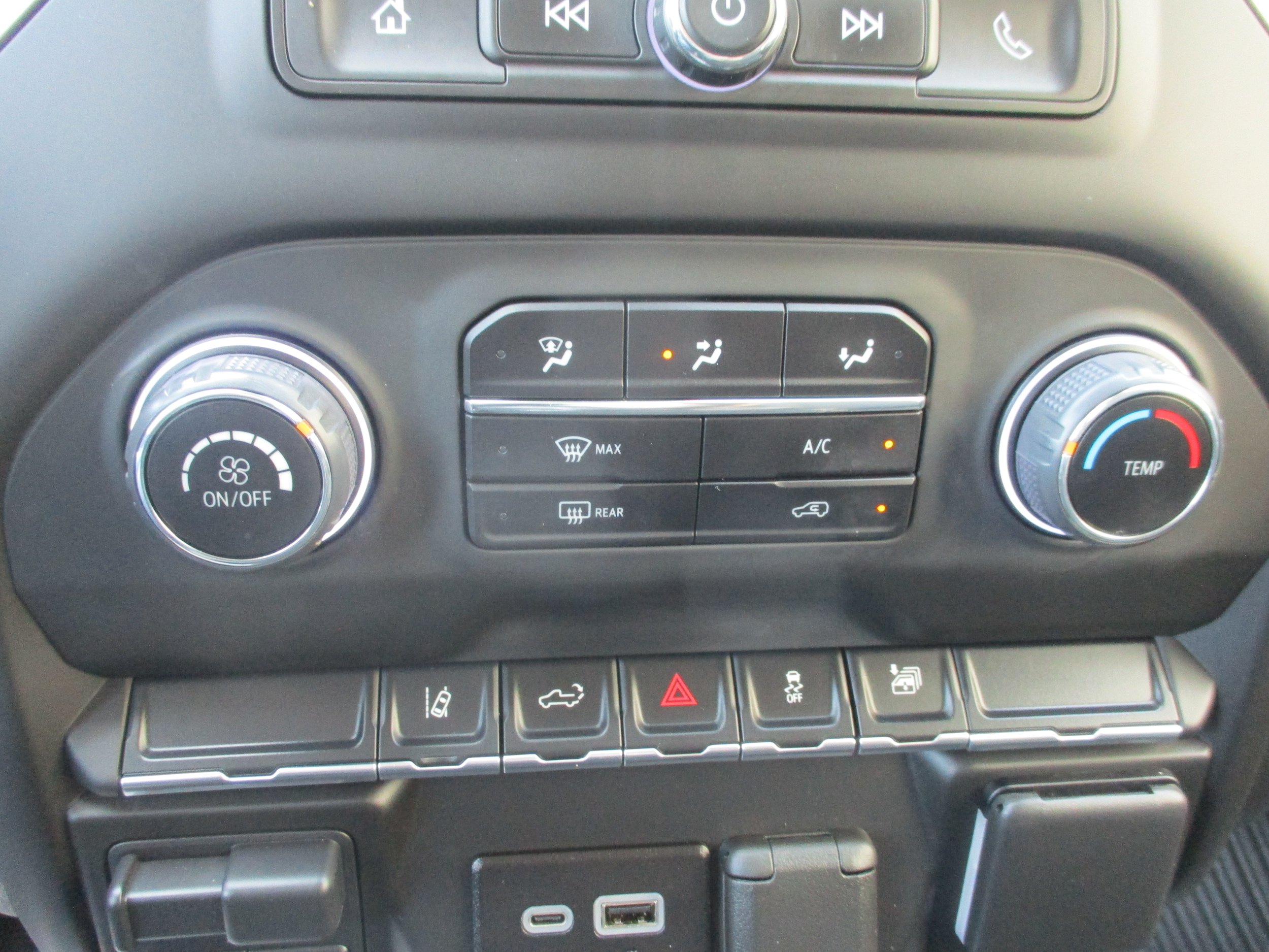 Used 2025 Chevrolet Silverado 2500 Custom w/ Custom Convenience Package AWD/4WD image 16