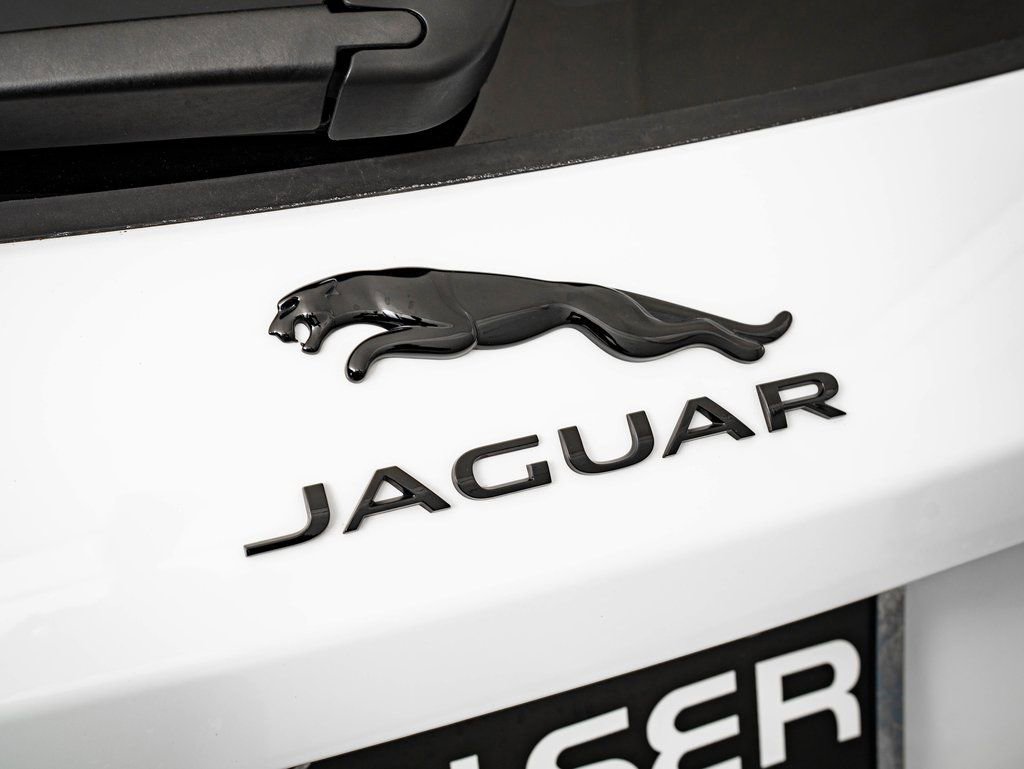 Used 2025 Jaguar F-PACE R-Dynamic S AWD/4WD image 9
